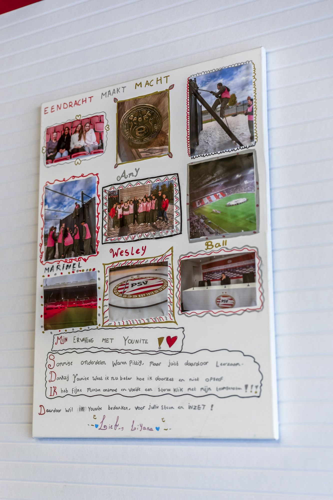 Fotocollage van YOUNITE aan de muur